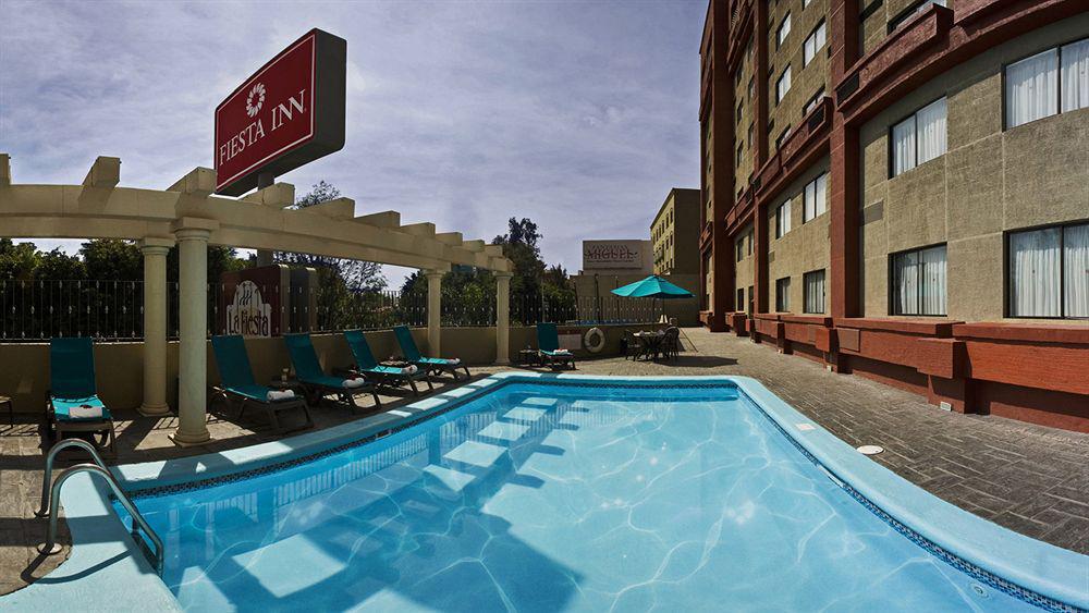 Fiesta Inn Guadalajara Expo Zapopan Exterior photo